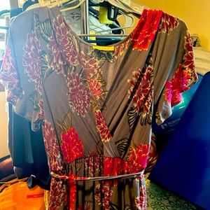 Women’s boutique brand maxi dress I’m grey and fuscia